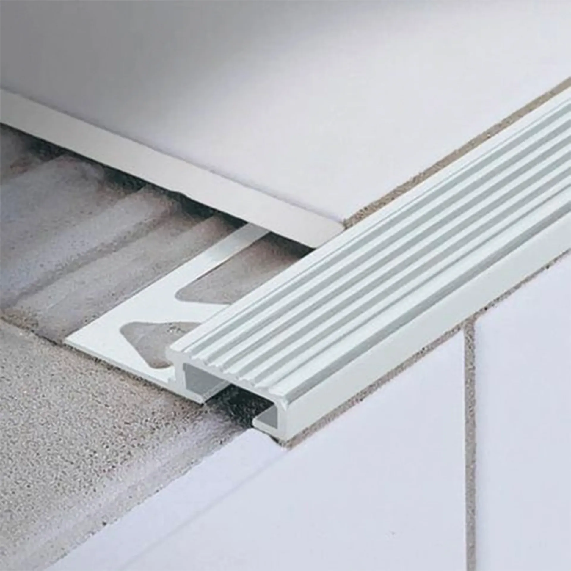 NEZ DE MARCHE DEMI CARRE ANODISE ARGENT MAT 11mm, 2,70m